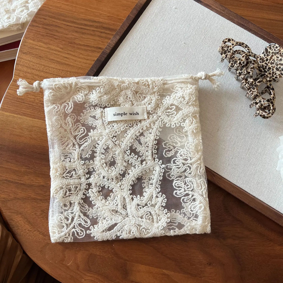 Retro Lace Storage Pouch Apricot Lace-Cutout Embroidered Multi-Purpose Organizer Hair Accessories