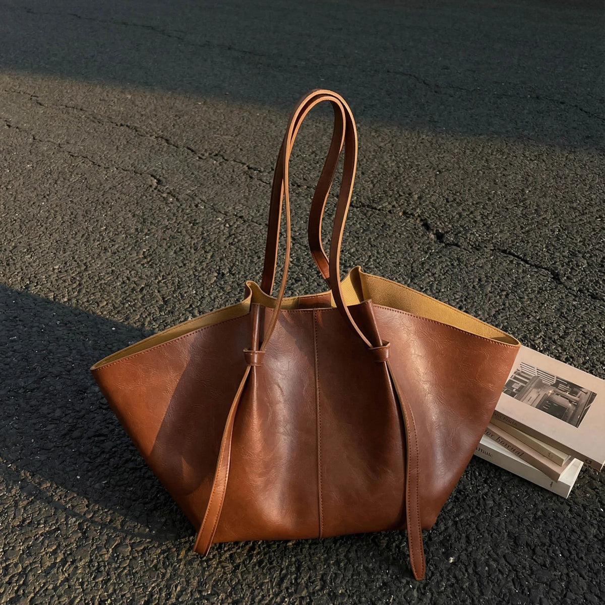 Vintage Tote Bag Delicate Quilting Base Studs Detachable Pouch Large Capacity Magnetic Snap Pu