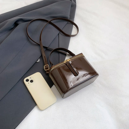 Fashionable Retro Women Shoulder Bags Solid Color Pu Strap Large Capacity Internal Pocket Waterproof