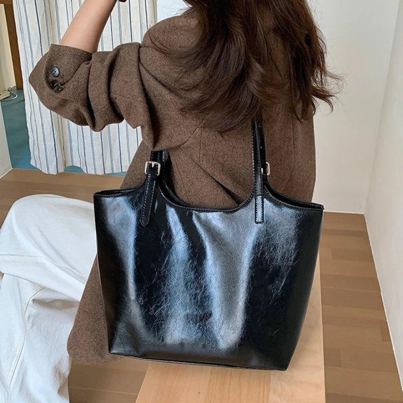 Large Leather Tote Bag for Women – Retro Oil Wax Shoulder Handbag