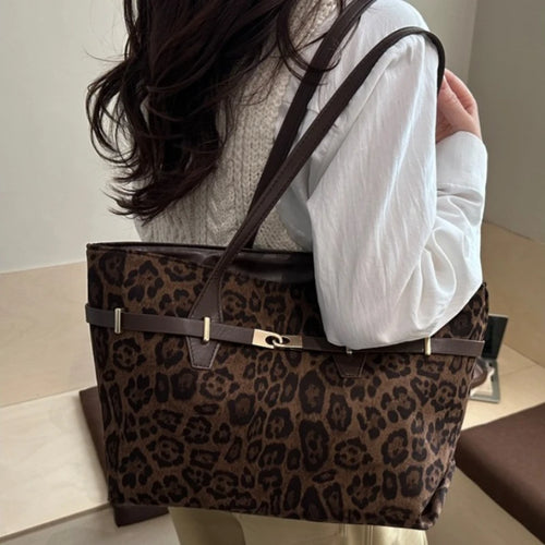 Shoulder Tote Bag – Spacious Handbag with Gold Lock Detail