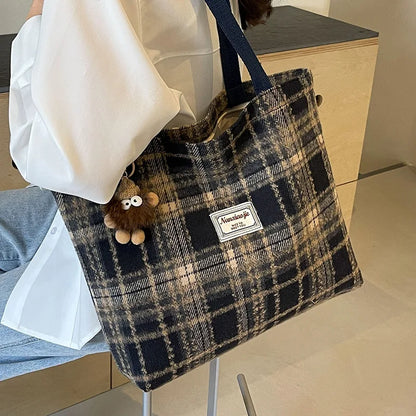 Plaid Wool Tote Bag – Spacious Vintage Shoulder Handbag