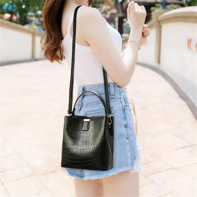 Crocodile Leather Bucket Bag – Large Capacity Shoulder & Crossbody Tote