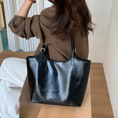 Large Leather Tote Bag for Women – Retro Oil Wax Shoulder Handbag