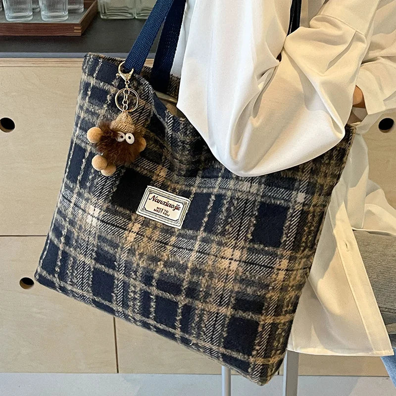 Plaid Wool Tote Bag – Spacious Vintage Shoulder Handbag