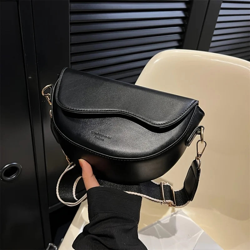 Minimalist Saddle Crossbody Bag – Wide Strap Shoulder Purse