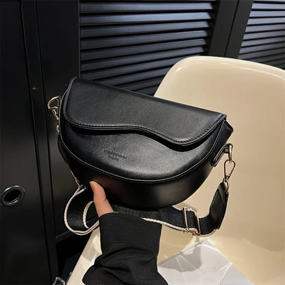 Minimalist Saddle Crossbody Bag – Wide Strap Shoulder Purse