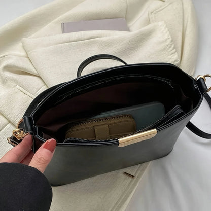 Minimalist Crossbody Bag Stylish Metal Decor Bucket Bag Simple Shoulder Bag Women Luxury