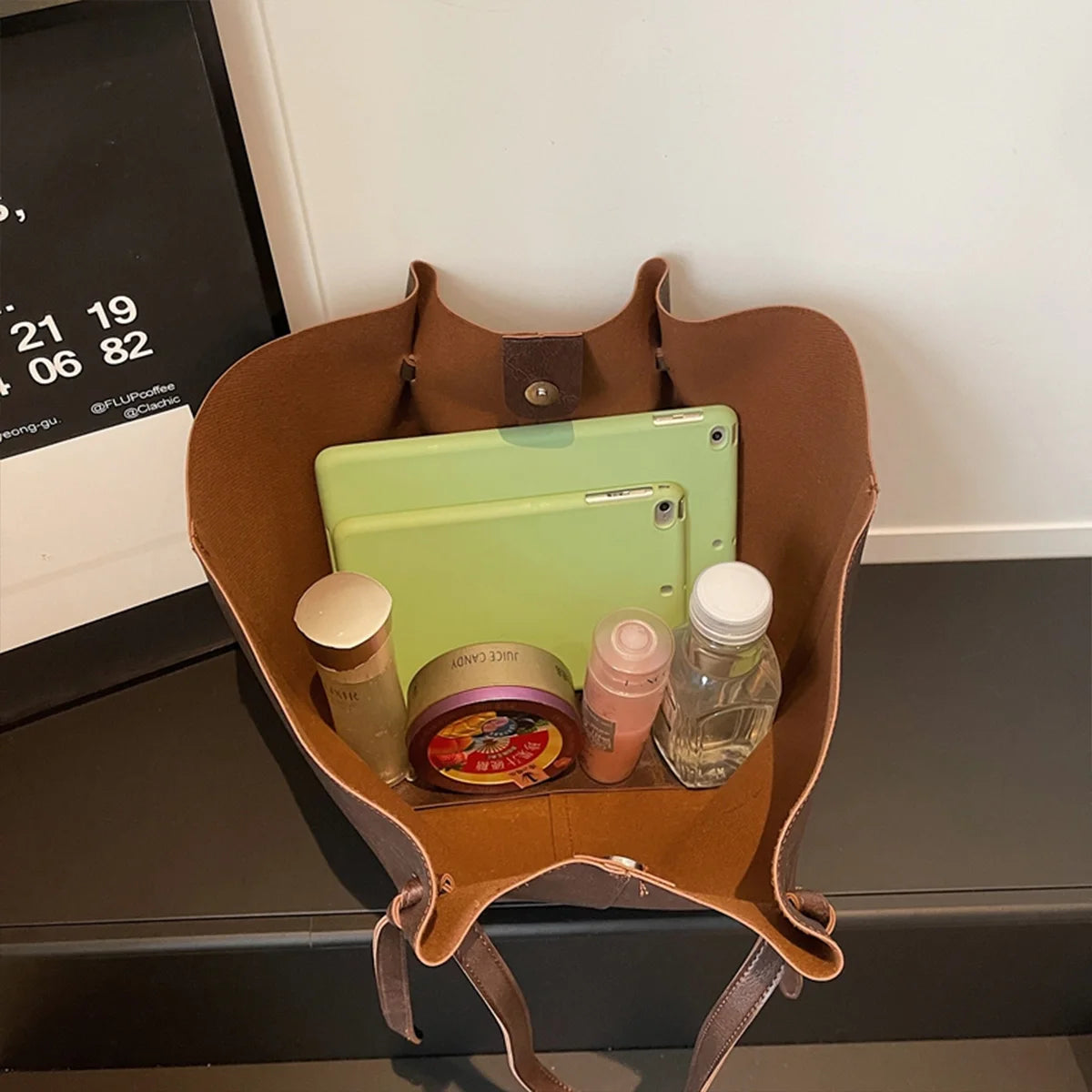 Vintage Tote Bag Delicate Quilting Base Studs Detachable Pouch Large Capacity Magnetic Snap Pu