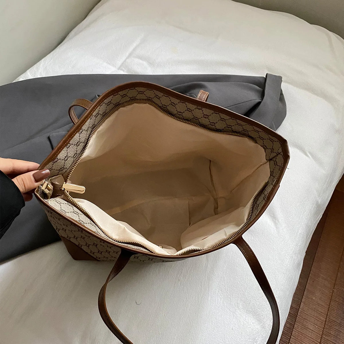 Classic Retro Ladies Tote Bag Geometric Shoulder Large Capacity Wear-Resistant Handbags Commute Work