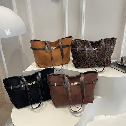 Shoulder Tote Bag – Spacious Handbag with Gold Lock Detail