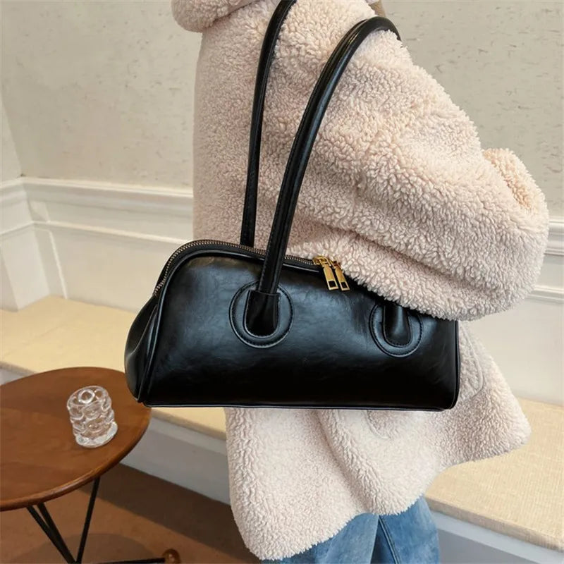 Retro Leather Baguette Shoulder Bag – Elegant Women's Handbag