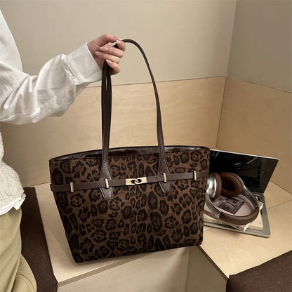 Shoulder Tote Bag – Spacious Handbag with Gold Lock Detail