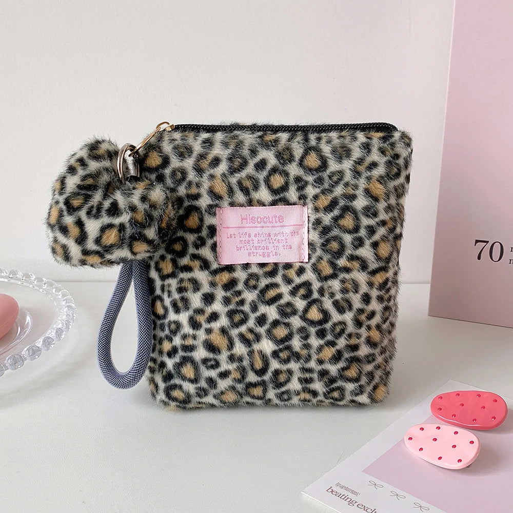 Vintage Plush Leopard Print Makeup Bag Girls Portable Skincare Organizer Students Small Toiletry