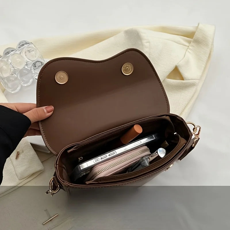 Minimalist Saddle Crossbody Bag – Wide Strap Shoulder Purse