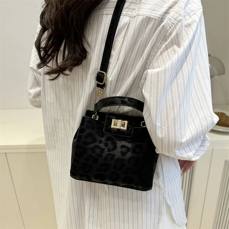Stylish Banquet Leopard Print Crossbody Bag Vintage Chic Tote Retro Buckle Handbag Underarm Shoulder
