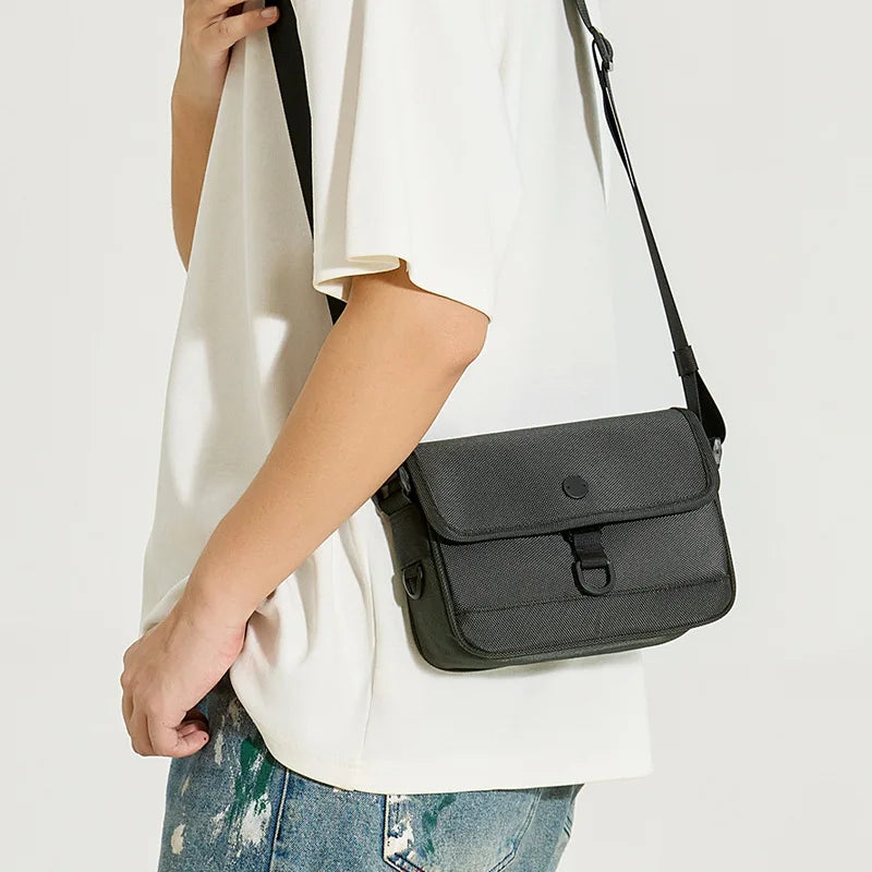 Men S Waterproof Nylon Fabric Single-Shoulder Bag Casual Commuting Light Crossbody Square