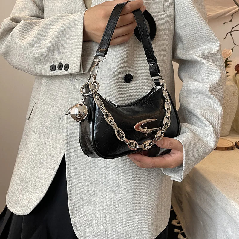 Leather Crossbody Bag with Chunky Chain – Women's Trendy Shoulder Handbag