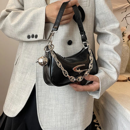 Leather Crossbody Bag with Chunky Chain – Women's Trendy Shoulder Handbag