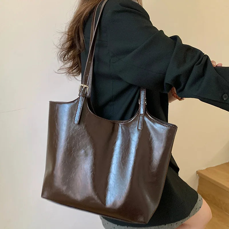 Large Leather Tote Bag for Women – Retro Oil Wax Shoulder Handbag