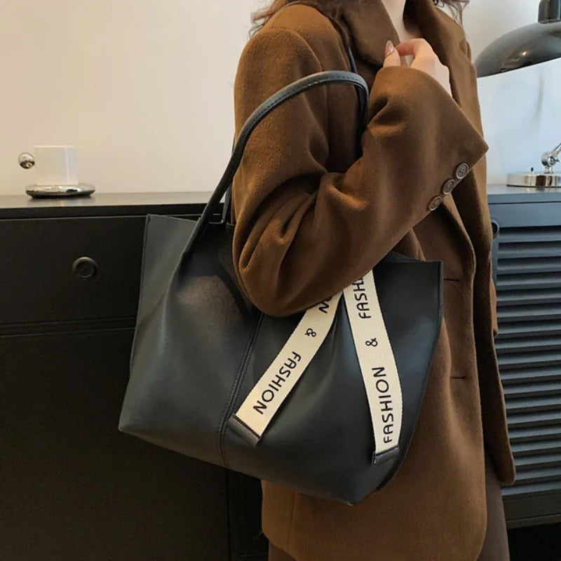 Large Capacity Tote Bag for Women – Chic Leather Shoulder Handbag