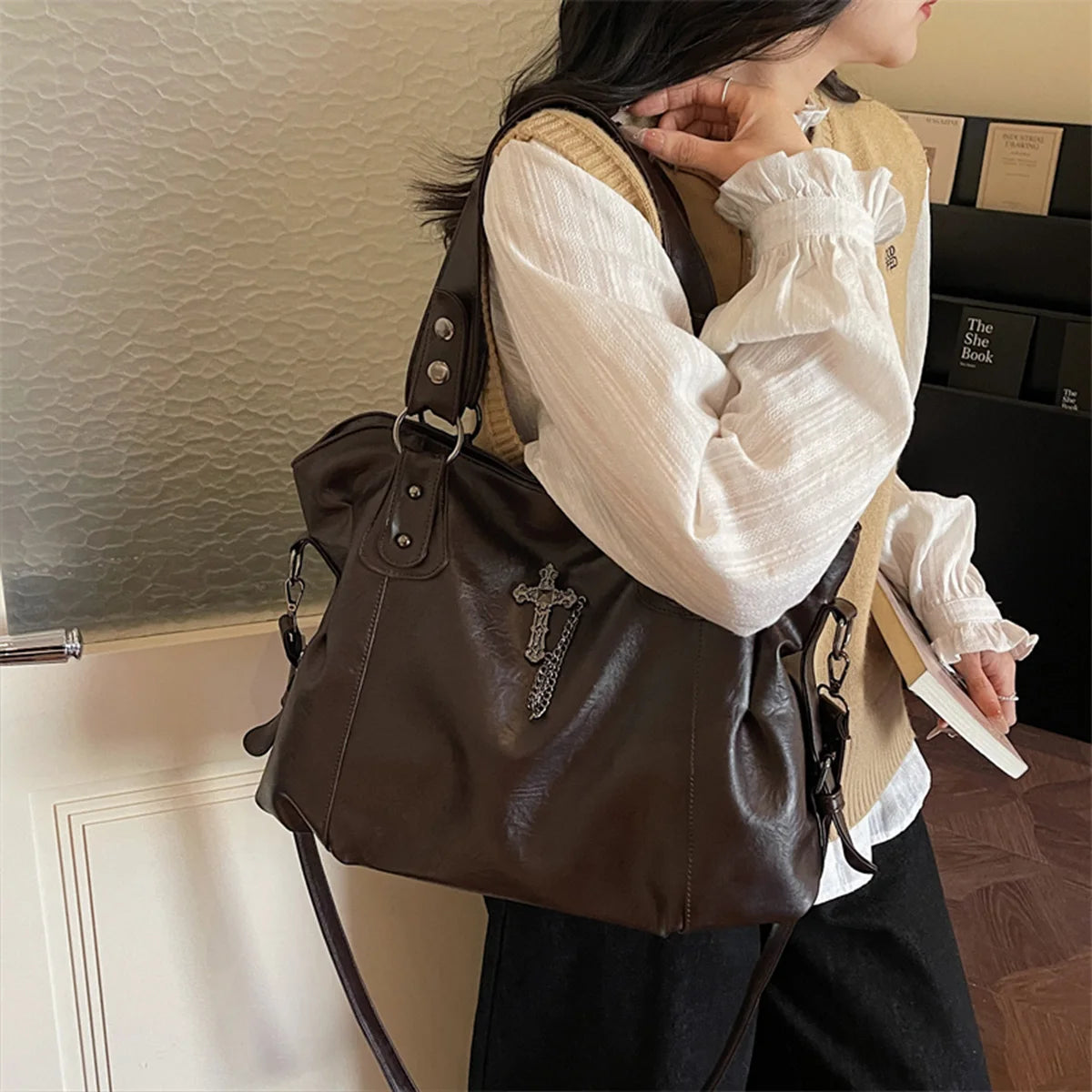Retro Y2k Women Shoulder Bag Pu Cross Stud Large Capacity Handbag Adjustable Strap Multi Function