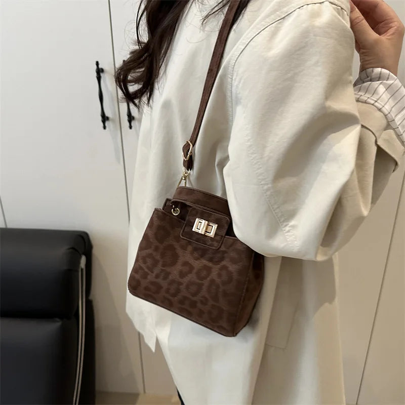 Stylish Banquet Leopard Print Crossbody Bag Vintage Chic Tote Retro Buckle Handbag Underarm Shoulder