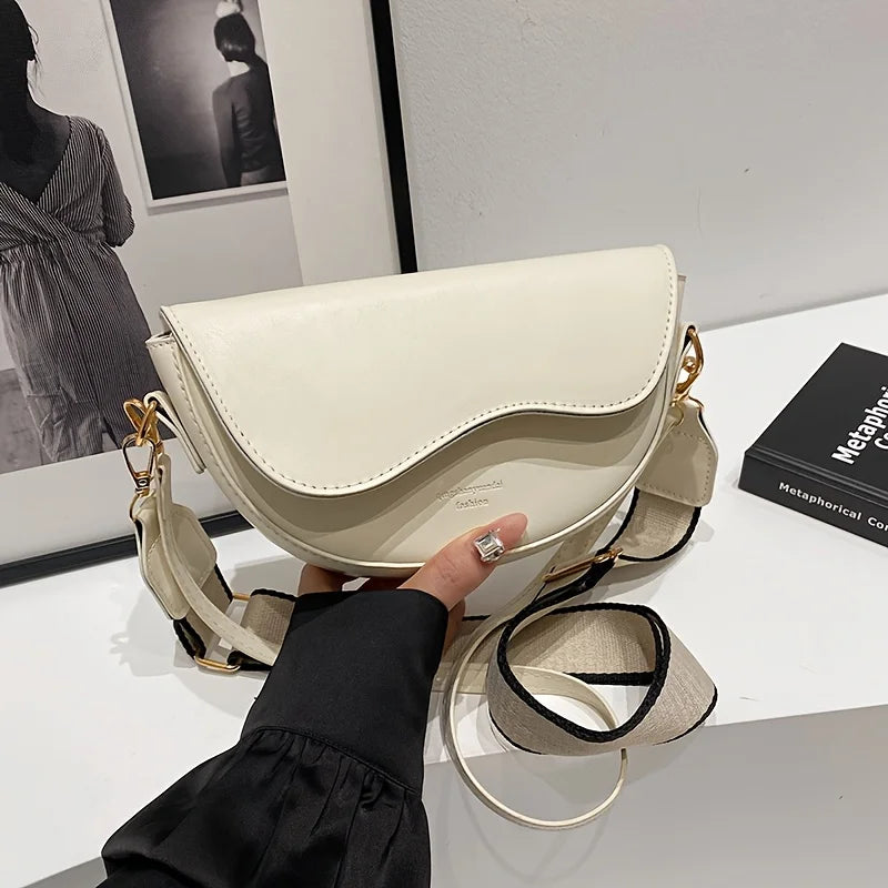 Minimalist Saddle Crossbody Bag – Wide Strap Shoulder Purse