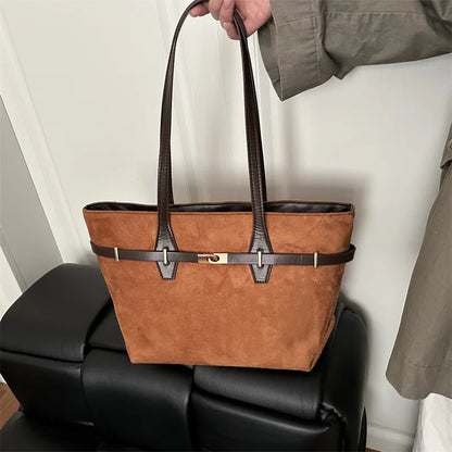 Shoulder Tote Bag – Spacious Handbag with Gold Lock Detail