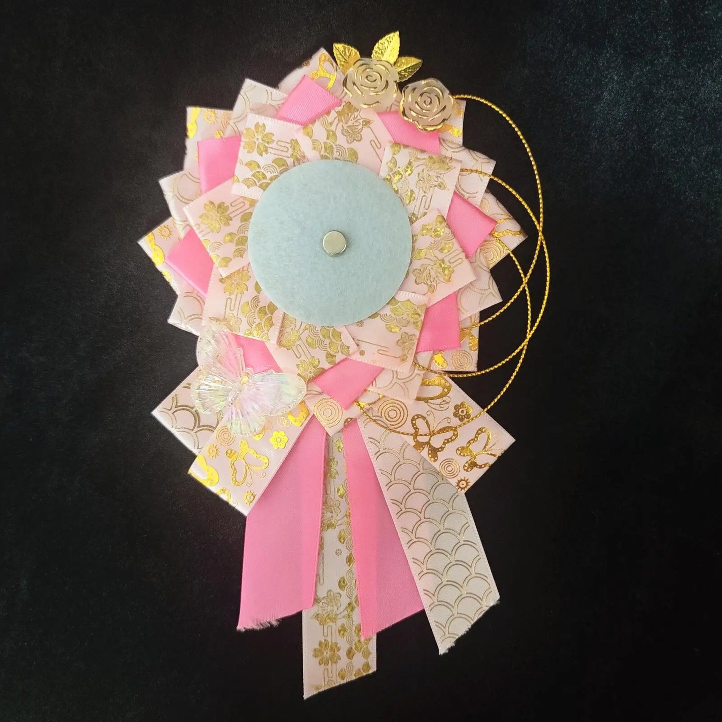 Itabag Ribbon Flower Badge Stand – Anime Pin Display Decoration