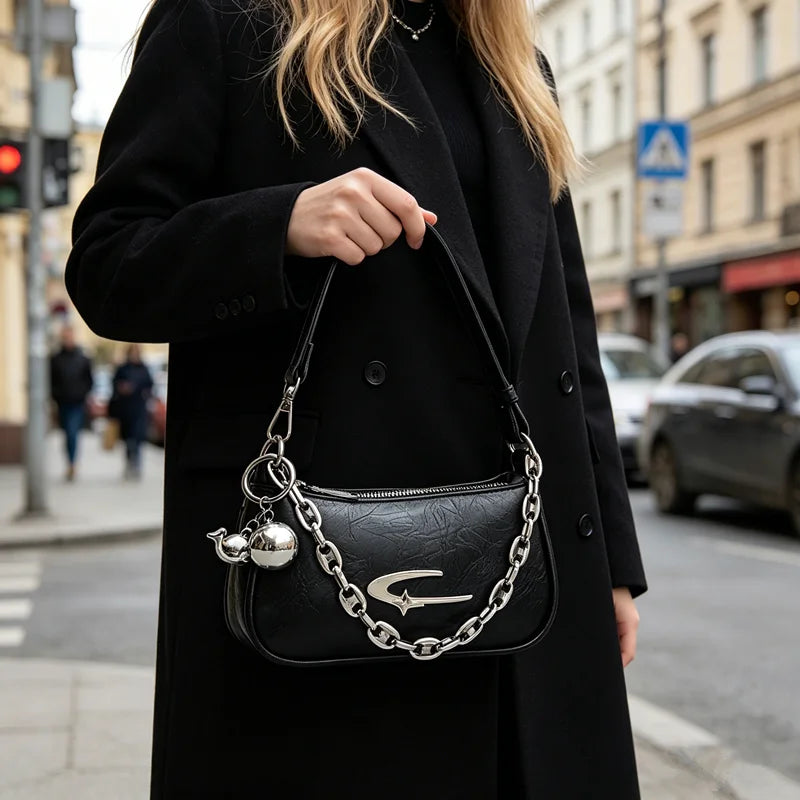 Leather Crossbody Bag with Chunky Chain – Women's Trendy Shoulder Handbag