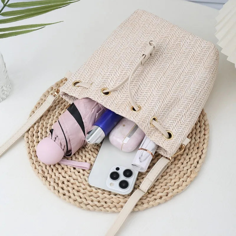 Straw Woven Bucket Crossbody Bag – Drawstring & Leather Strap