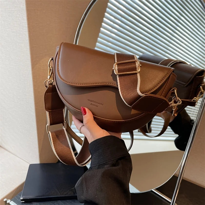 Minimalist Saddle Crossbody Bag – Wide Strap Shoulder Purse