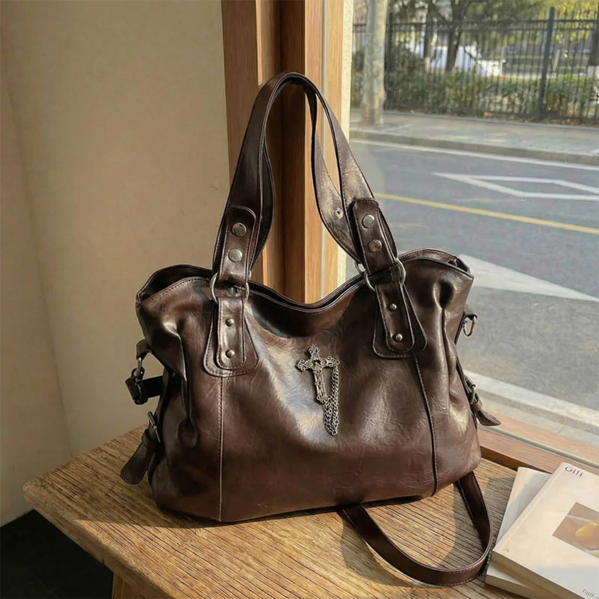 Retro Y2k Women Shoulder Bag Pu Cross Stud Large Capacity Handbag Adjustable Strap Multi Function