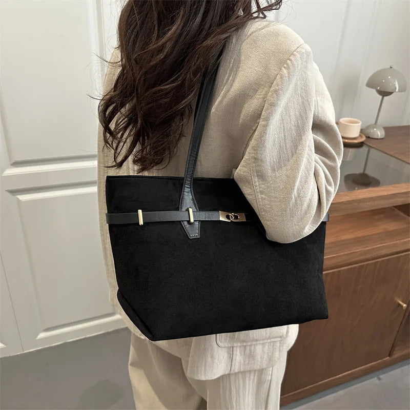 Shoulder Tote Bag – Spacious Handbag with Gold Lock Detail