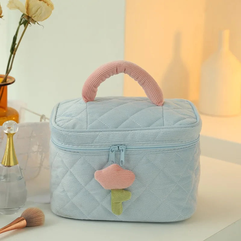 Quilted Makeup Bag with Padded Handle – Large Capacity Cosmetic Organizer