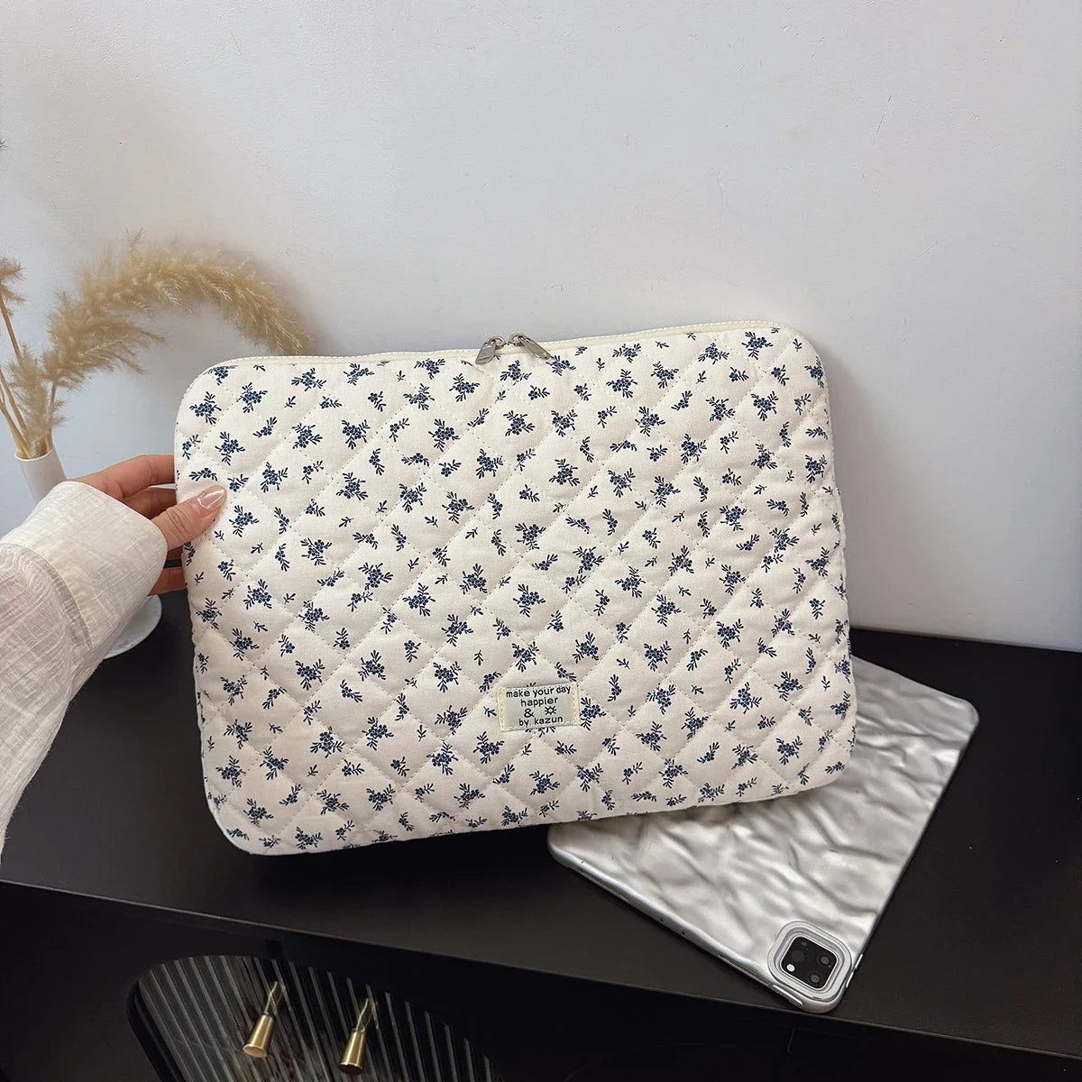 Chic Flower Print Quilted Laptop Bag 11 Inch 14 Inch 15 Inch Zipper Scratch-Resistant Shockproof