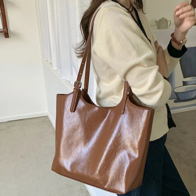 Large Leather Tote Bag for Women – Retro Oil Wax Shoulder Handbag